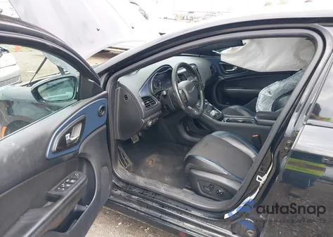 2015 Chrysler 200 S z USA, uszkodzony, nr VIN 1C3CCCBB0FN750177